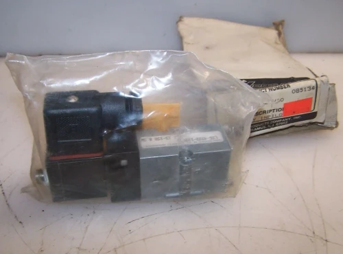 NEW VERSA 4 WAY IN PILOT SOLENOID VALVE 15-150 PSI LSG-4232-120V60