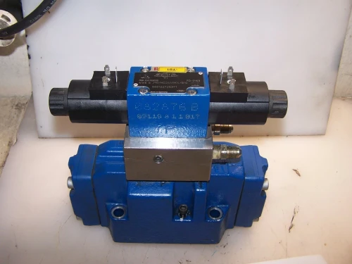 REXROTH 4WEH16U72/6HG24N9ETK4/B10 4WE6J70/HG24N9K4/B10 DIRECTIONAL VALVE