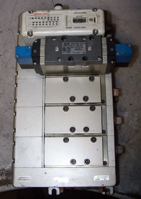 SMC 5 BANK MANIFOLD W/ 1 SOLENOID VALVES VSS8-8-FG-D-3EZ-V1 24 VDC COIL
