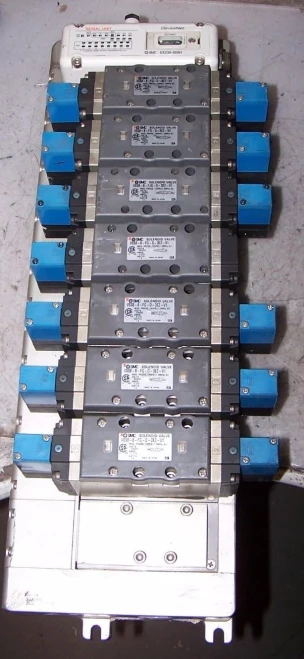 SMC 9 BANK MANIFOLD W/ 7 SOLENOID VALVES VSS8-6-FG-D-3EZ-V1 24 VDC COIL