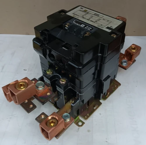 SQUARE D 3-POLE CONTACTOR 600 VAC 120V COIL 8910SYD138