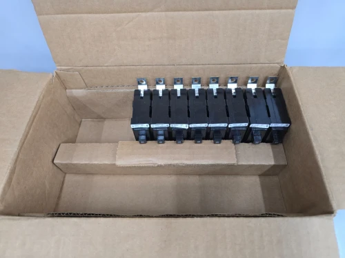 Box of 8 New Eaton 20 Amp Bolt-On Circuit Breakers 120/240 VAC 1P 10 kA BAB1020