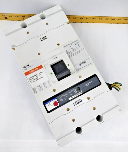New Eaton 800 Amp Circuit Breaker W/ Auxiliary 600 VAC 3 Pole HMDL3800F