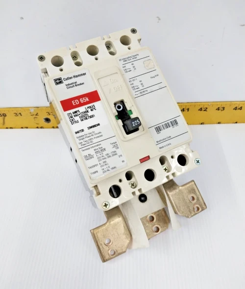 Cutler-Hammer 225 Amp Circuit Breaker 240 VAC / 125 VDC 3 Pole ED3225