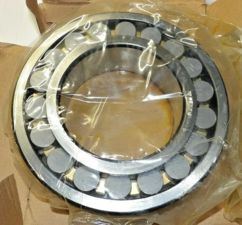 New SKF Spherical Roller Bearing 130 MM ID 230 OD 64 Width 22226CAKW33C3