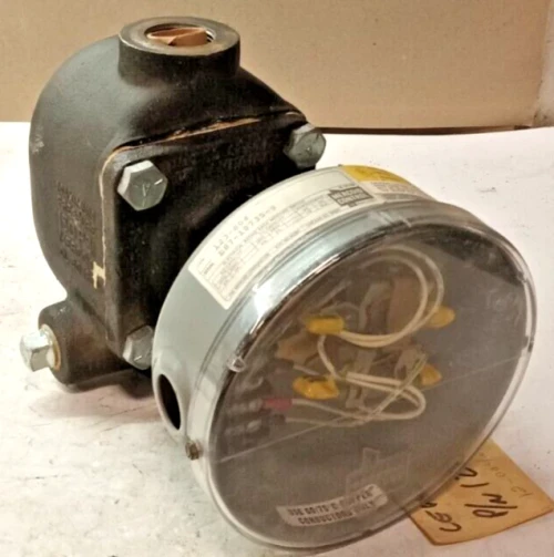 New Mercoid Boiler Level Control Switch 120/240 V AC/DC 150 PSI 1" NPT 123-804