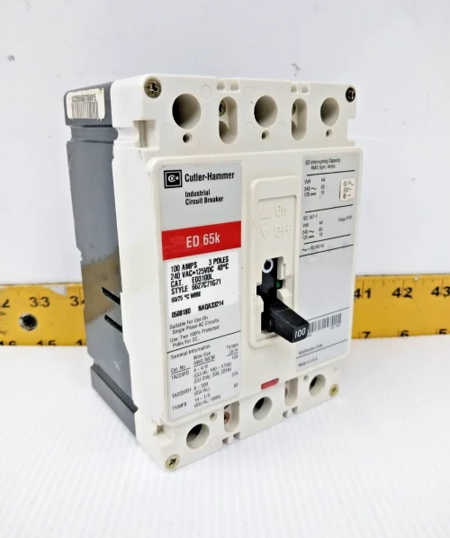 Cutler-Hammer 100 Amp Circuit Breaker 240 VAC / 125 VDC 3 Pole ED3100L