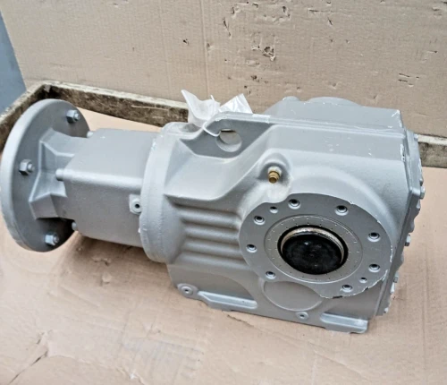 New Sew Eurodrive 29.27:1 Gear Speed Reducer 13,700 LB-IN KA77/T AM213/215