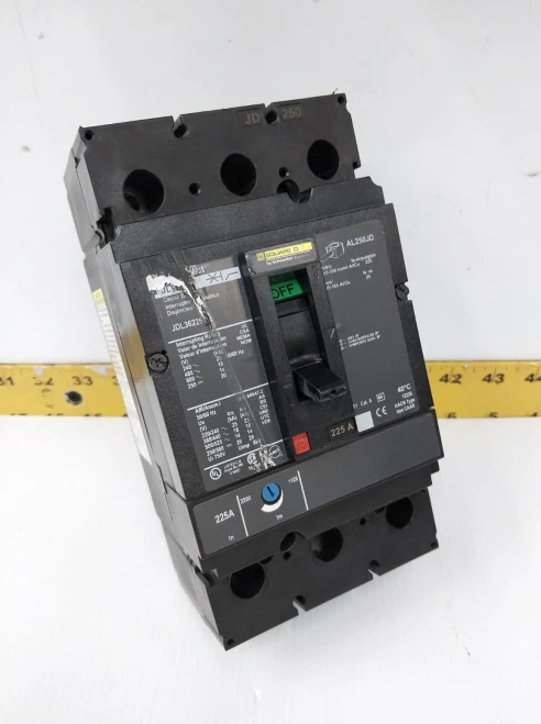 Square D 225 Amp Circuit Breaker 600 VAC / 250 VDC 3 Pole JDL36225