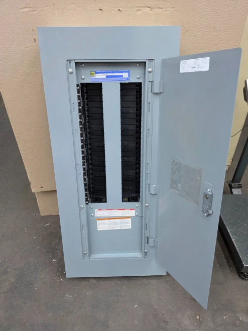 Square D 250 Amp Main Lug NF Panelboard 480Y/277 VAC 3 Phase 4 Wire 42C NF442L2C