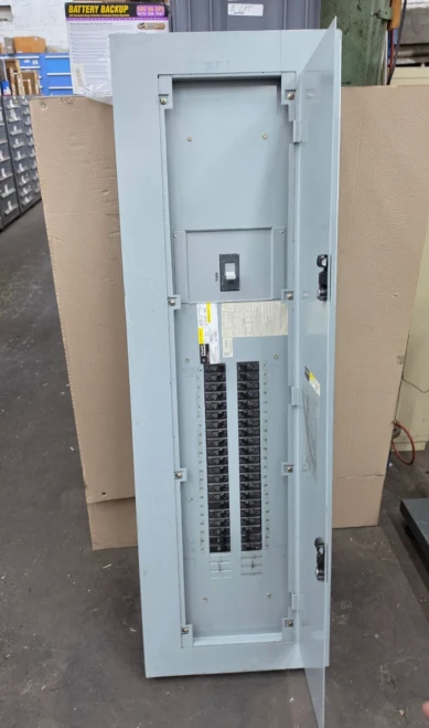 GE 400 Amp Main Breaker Panelboard 208Y/120 VAC 3Ø/4W 42C AQF3424JB SGHA36AT0400