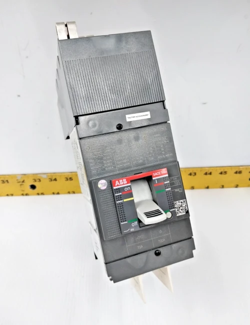 New ABB ReliaGear 70 Amp I-Line Circuit Breaker 600 VAC 3P XT1HU3070AYDQRCODE