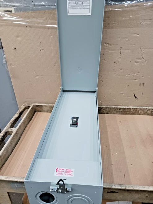 New GE 225 Amp Enclosed Circuit Breaker SFHA36AT0250 with 3R Enclosure TF225R