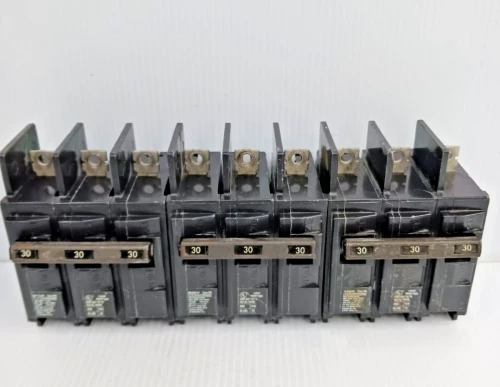 Lot of 3 Siemens ITE BQ3B030 Bolt-On Circuit Breaker 30 Amp 3 Pole 240 Vac