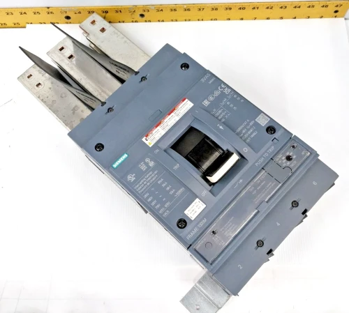 New Siemens 700 Amp Circuit Breaker 600 VAC / 750 VDC 3 Pole 3VA5570-5EC32-0AA0