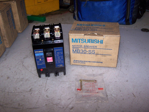 MITSUBISHI 4 AMP CIRCUIT BREAKER 500 VAC 3 POLE MB30-SS
