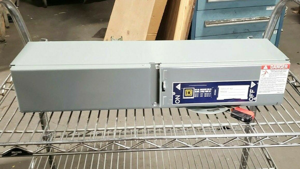NEW SQUARE D 30 AMP FUSIBLE BRANCH SWITCH 600 VAC 3Ø 3 POLE  QMB361HW