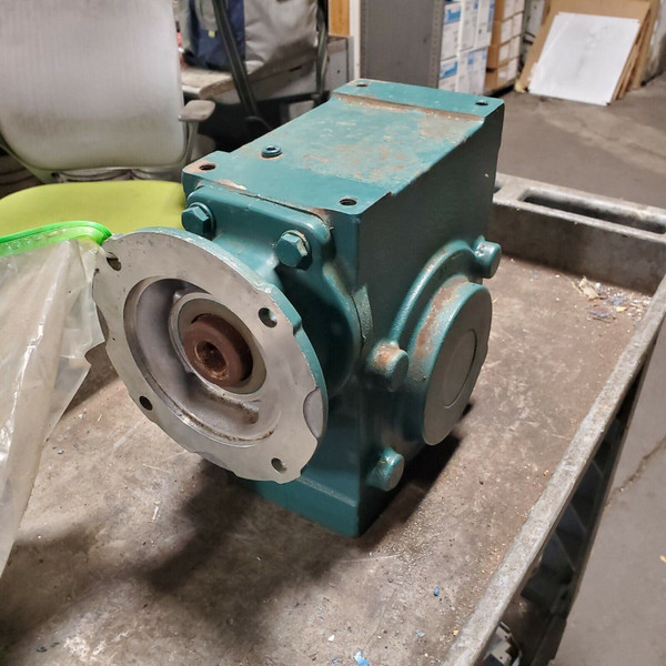 NEW DODGE TIGEAR 30:1 RATIO GEAR REDUCER 4.15 HP 3682 TORQUE C-FACE 7/8" DIA