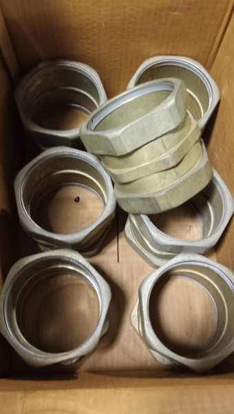 LOT OF 7) NEW 4" EMT NON-INSULATED CABLE GLAND EMT ONLY 4"