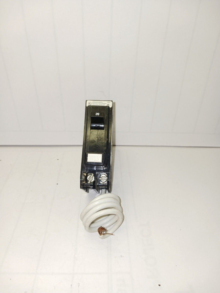 CUTLER HAMMER 2O AMP CIRCUIT BREAKER GFCI 120/240 VAC 22 KAIC QBHGF1020