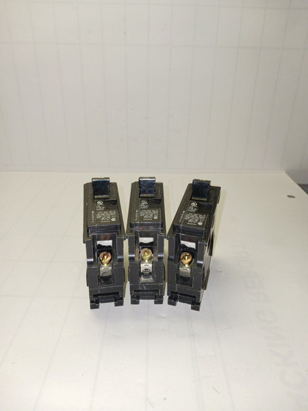 LOT 0F 3) SIEMENS 15 AMP CIRCUIT BREAKER BOLT ON 120/240 VAC B115