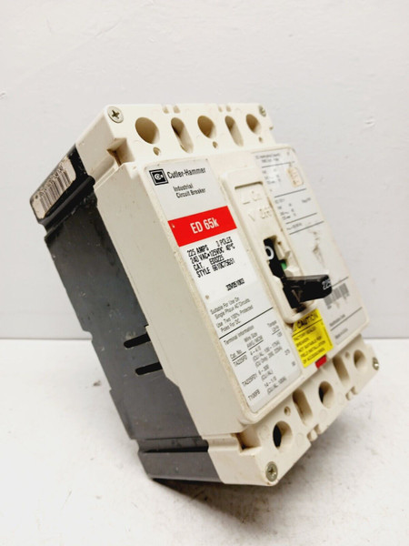 CUTLER-HAMMER ED3225 225 AMP CIRCUIT BREAKER 3 POLE 240 VAC 125 VDC