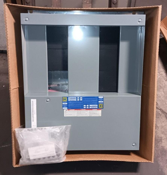 NEW SQUARE D 225 AMP MAIN LUG I-LINE PANELBOARD INTER 27 IN CB 208Y/120V 3Ø 4W