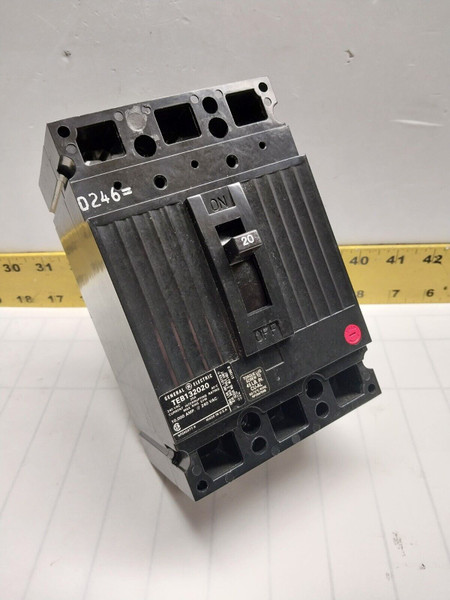 GE 20 AMP CIRCUIT BREAKER 240 VAC 3 POLE  TEB132020