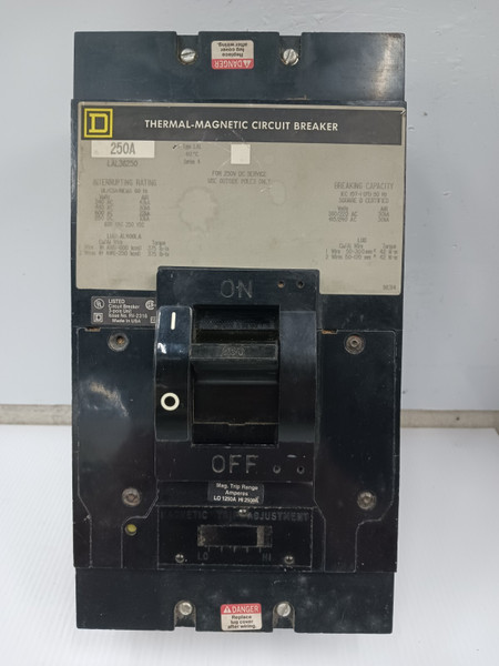 Square D 250 Amp Thermal-Magnetic Circuit Breaker 3 Pole 600 VAC 30kA LAL36250