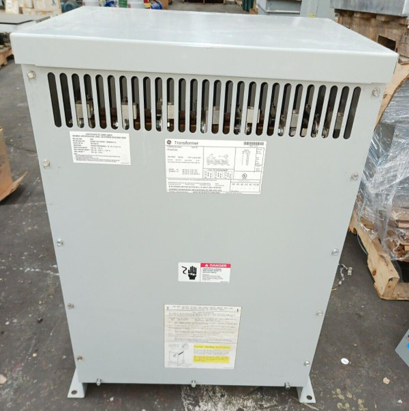 GE 30 KVA DRY TYPE TRANSFORMER 480▲ HV 208Y/120 LV 3 PHASE 9T10A1002