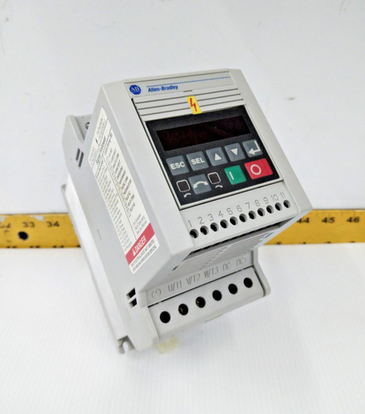 Allen-Bradley 0.75 HP AC VFD Variable Frequency Drive 240V 3Ø  160-AA03NSF1P1