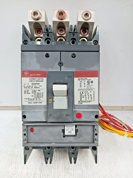 GE 400 Amp Circuit Breaker 3P 600 VAC SGLA36AT0400 W/ 400 Amp Plug & Aux Switch