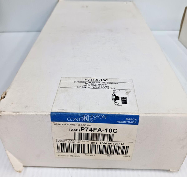 New Johnson Controls P74FA-10C Differential Pressure Control SPDT