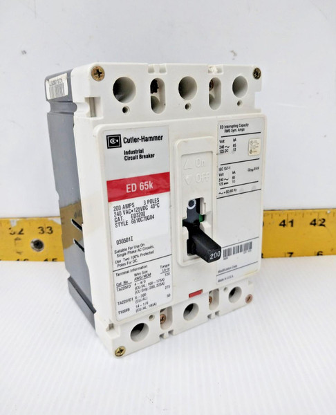 Cutler-Hammer 200 Amp Circuit Breaker 240 VAC / 250 VDC 3 Pole  ED3200