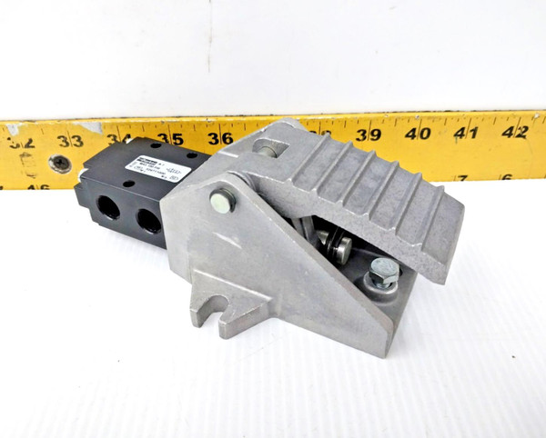 Parker Manual Air Control Valve 3 Way / 2 Position 1/4" NPT  524711000