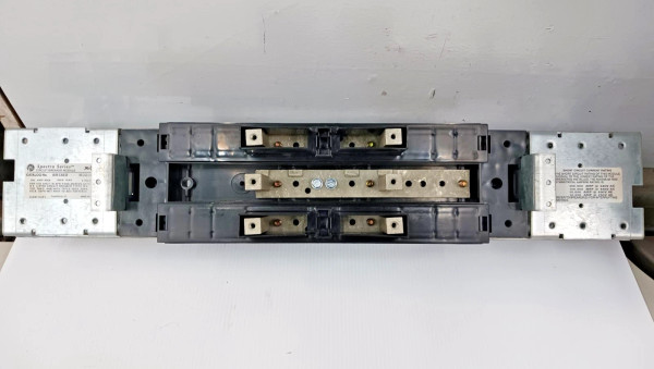 GE Spectra Series 300 Amp Circuit Breaker Module 600 VAC 6 Pole AMC6EB