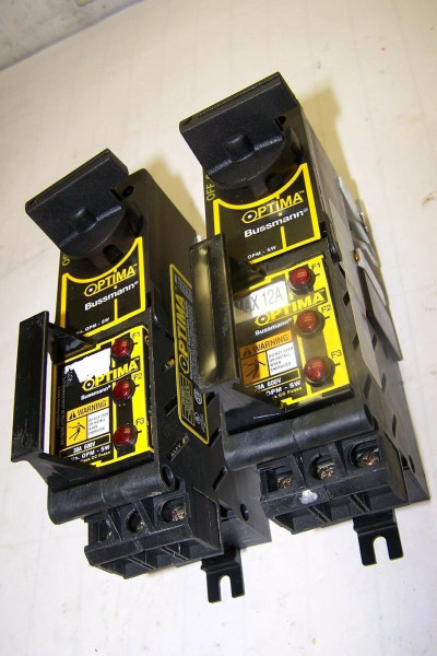 2) BUSSMANN OPTIMA OPM-SW OVERCURRENT PROTECTION MODULE 30 AMP 600 VOLT LOT OF 2