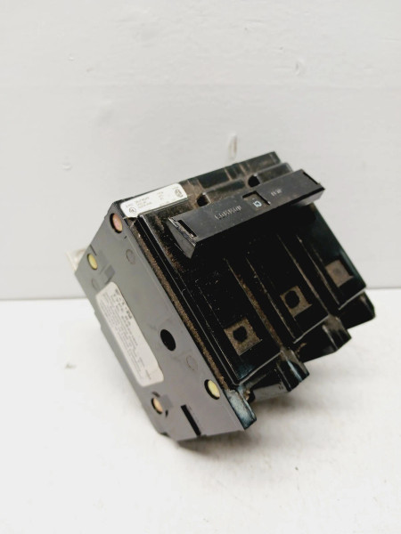 EATON BAB3015H 15 AMP CIRCUIT BREAKER BOLT ON 240 VAC (FLAW)