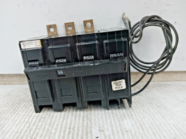 Eaton 30 Bolt-On Circuit Breaker 3 Pole 240 VAC 10kA BAB3030HS W/ Shunt Trip