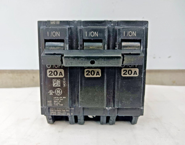 GE 20 AMP CIRCUIT BREAKER 3 POLE 240 VAC THQB32020