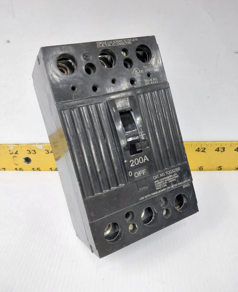 GE 200 Amp Circuit Breaker 240 VAC 3 Pole TQD32200