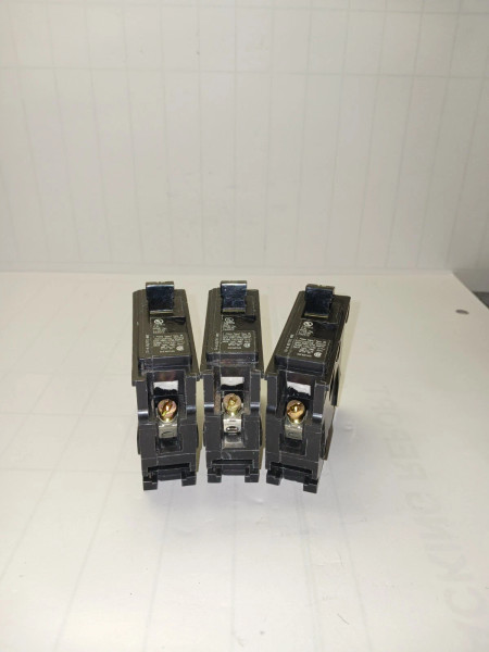 LOT 0F 3) SIEMENS 15 AMP CIRCUIT BREAKER BOLT ON 120/240 VAC B115