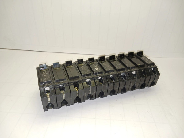L0T OF 10) GENERAL ELECTRIC 20 AMP CIRCUIT BREAKER 120/240 VAC 22-KA THQL1120