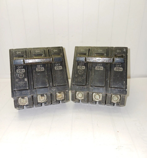 LOT OF 2) GENERAL ELECTRIC 20 AMP CIRCUIT BREAKER 3 POLE 240 VAC THQL320