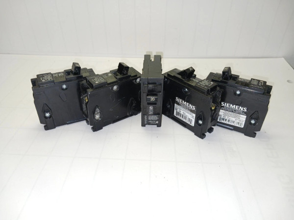 LOT OF 5) SIEMENS 20 AMP CIRCUIT BREAKER 120/240 VAC PLUG IN Q120