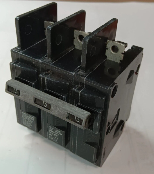 NEW SIEMENS BQ3B015 BOLT-ON CIRCUIT BREAKER 15 AMP 3 POLE 240 VAC