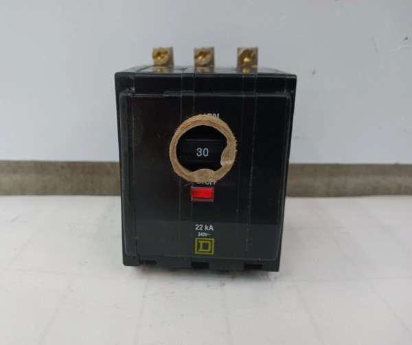 NEW SQUARE D 30 AMP CIRCUIT BREAKER 3 POLE 240 VAC QOB330VH #2
