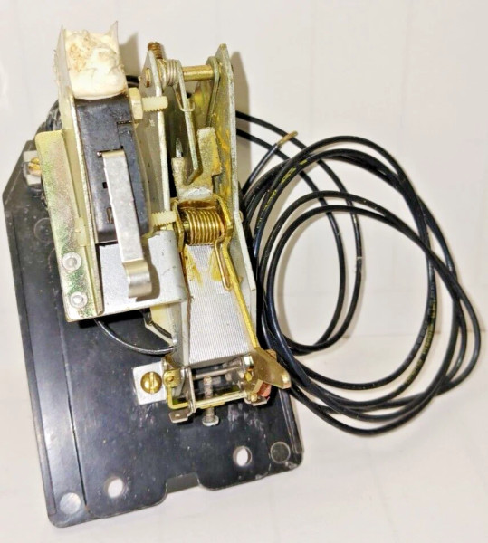 NEW SQUARE D MA11021 SHUNT TRIP CIRCUIT BREAKER 120/240V 50/60HZ 70-150MA