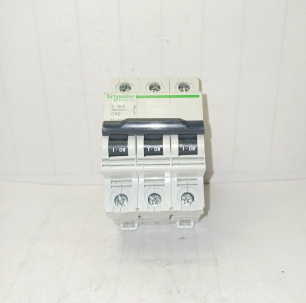 SCHNEIDER ELECTRIC 16 AMP CIRCUIT BREAKER 480 Y 277 VAC MULTI 9 C60 24540CA