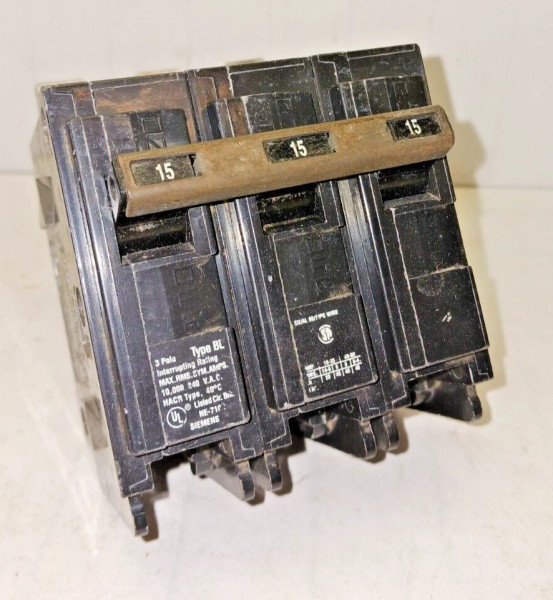 SIEMENS 15 AMP CIRCUIT BREAKER 3 POLE 240 VAC BOLT ON B315